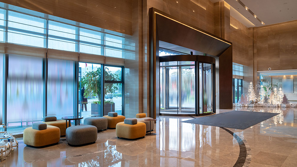 السياحة والفنادق